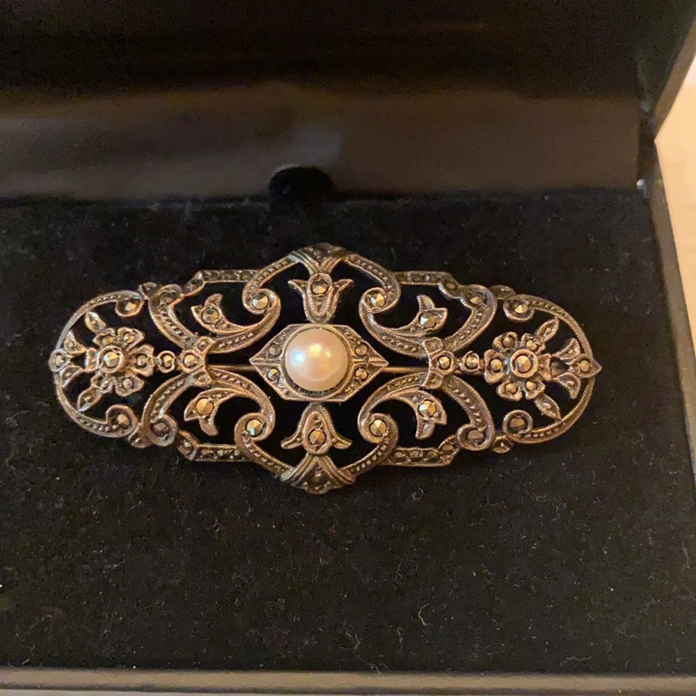 Vintage Sterling marcasite and pearl brooch